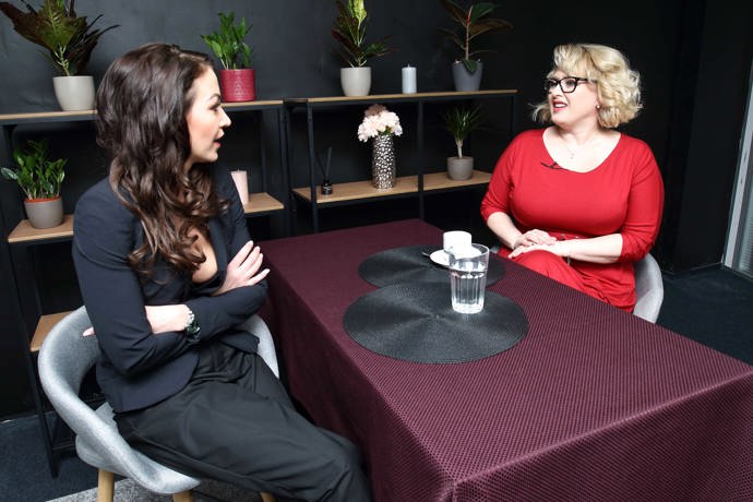 Modelka Agáta Hanychová přijala pozvání Miluše Bittnerové do talkshow Na kafeečko.