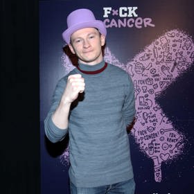 Moderátor Martin Mikyska říká: „Dneska je dost jednoduchý se obklopovat jen bezstarostnou zábavou. Žít v bublině pozitivity a dobrých pocitů." Kampaň podle něj může narušit apatii a upozornit na problém.