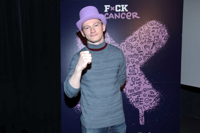 Moderátor Martin Mikyska říká: „Dneska je dost jednoduchý se obklopovat jen bezstarostnou zábavou. Žít v bublině pozitivity a dobrých pocitů." Kampaň podle něj může narušit apatii a upozornit na problém.