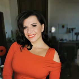 Při této příležitosti se zahalila do své oblíbené červené barvy. Nesměla chybět ani rudá rtěnka.