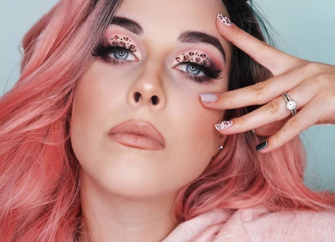 Leopardí líčení očí, které můžete stejně jako Diana sladit se svojí manikúrou.