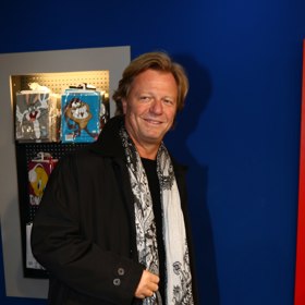 Ve společnosti se Maroš Kramár příliš často neobjevuje. Stojí za tím jeho časové vytížení a přejíždění mezi Prahou a Bratislavou.