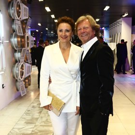 Maroš Kramár s herečkou Zuzanou Mauréry na filmovém festivalu v Karlových Varech.