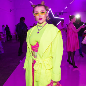 Rebelka Sharlota navštívila letošní Mercedes-Benz Prague Fashion Week a na večerní afterparty byla nepřehlédnutelná.