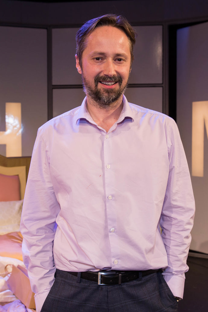 Herec Jaroslav Plesl má koníčka vskutku netradičního - dělá průvodce po českých hradech a zámcích. Zálibu v tom našel už v dětství.