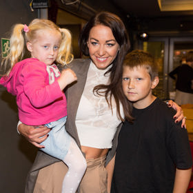 Agáta Hanychová s dcerou Miou a synem Kryšpínem.