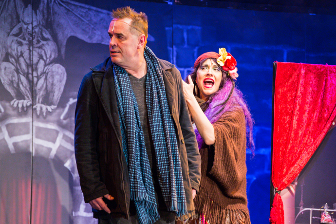 ...nebo v muzikálu Kvítek Mandragory v Divadle Broadway. Na snímku s kolegou Miroslavem Etzlerem.