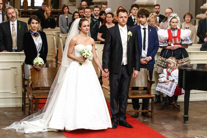 Svatba proběhla v kostele v centru Prahy v roce 2015. Za svědky jim šli kolegové Roman Tomeš a Míša Doubravová, nyní Tomešová.
