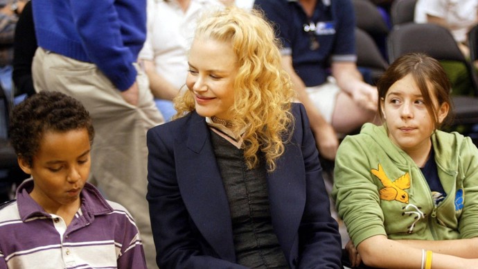 Connor a Isabella s mámou na snímku z roku 2004. Tři roky po rozvodu se ještě děti s Nicole Kidman vídaly. Jejich kontakty ale řídly. Nicole šla z role do role a na potomky už neměla tolik času.