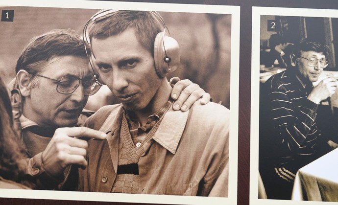 Takhle Otíka známe všichni! Režisér Jiří Menzel (vlevo) dává na place pokyny Jánosu Bánovi.