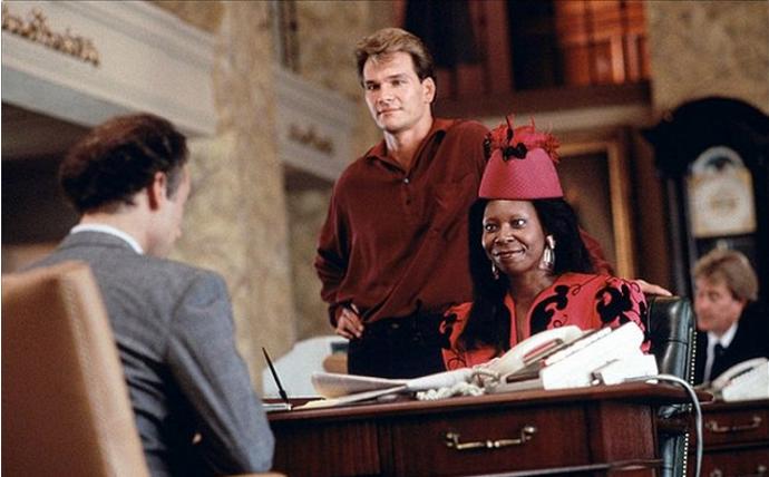 Whoopi Goldberg si do filmu prosadil sám Swayze.