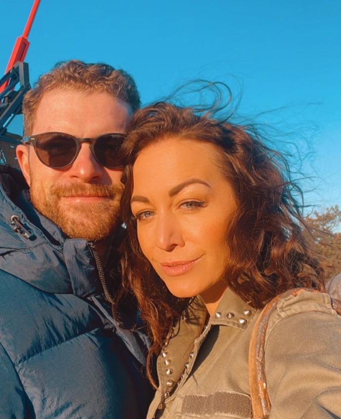 Sympatický chirurg Andrej je po boku bývalé rebelky spokojený. Občas se objeví také na jejím Instagramu a fanoušci jsou jím unešení. 