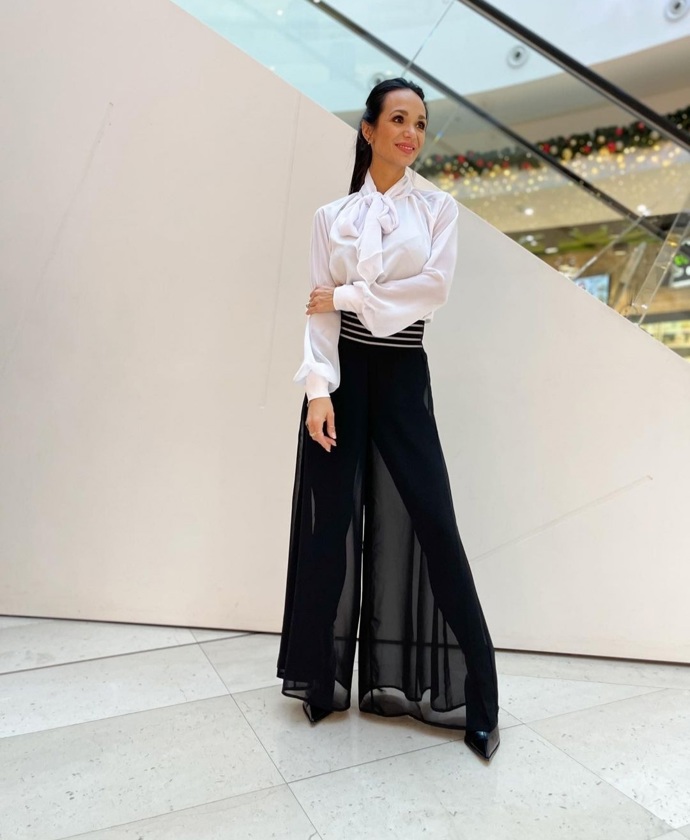 Modelka Gabriela Dvořáková radí učitelkám prvního stupně základní školy nosit elegantní košile v kombinaci s kalhotami nebo sukní. Měly by se vyvarovat výstředností.