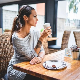 Styl Gabriely Dvořákové je dnes nadčasový a za všech okolností ženský.