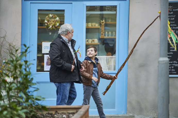 ...Lumír vyrazí do ulic s Lexíkem. Podcení však trošku velikost své pomlázky.