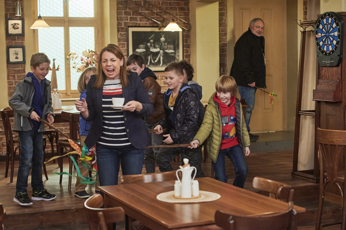 Malí koledníci nejdříve pořádně proženou Kateřinu...