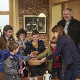 ...a pak dostanou sladkou odměnu.