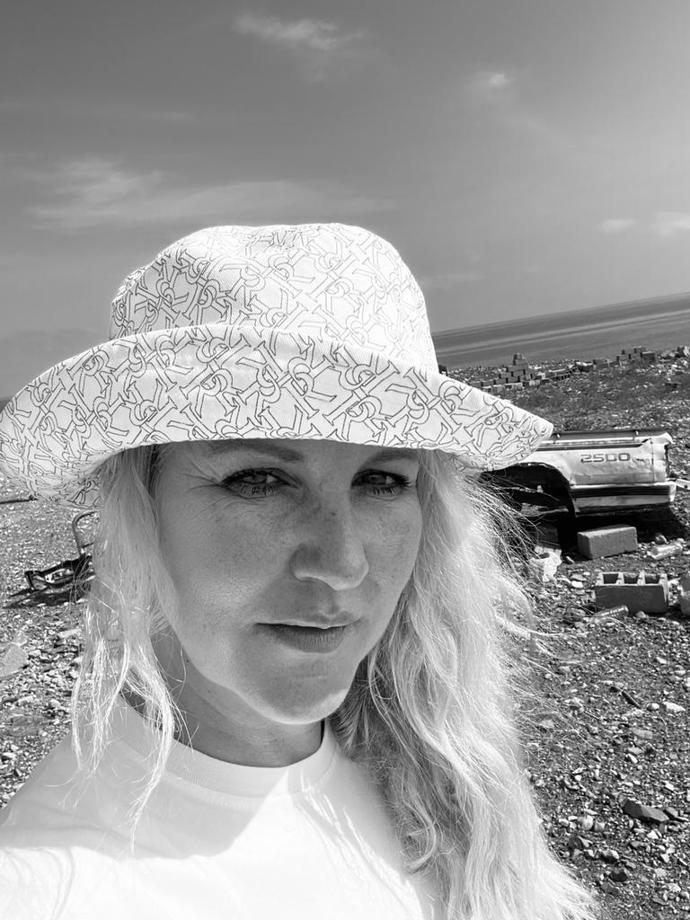 Vendula Pizingerová právě zabalila kufry a vyráží za sluníčkem do Egypta. Ve své rubrice Máma na přechodu přiznává, že kompletace zavazadel jí vždycky rozhodí.