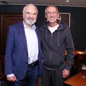 János Bán uvedl film Vesničko má středisková společně s autorem scénáře Zdeňkem Svěrákem.