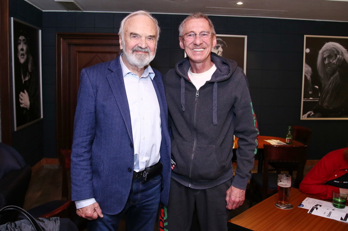 János Bán uvedl film Vesničko má středisková společně s autorem scénáře Zdeňkem Svěrákem.