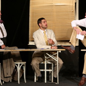 Přítelem Michaely Zemánkové je herec a zpěvák Petr Semerád (uprostřed), který ji nedávno poprvé doprovodil do společnosti. Médiím se jinak vyhýbá. 