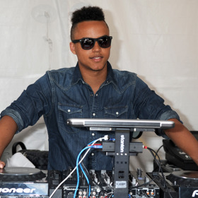 Svůj vztah k rodičům nemá potřebu ventilovat. Podle všeho se ale příliš nevídá s tátou ani s mámou.