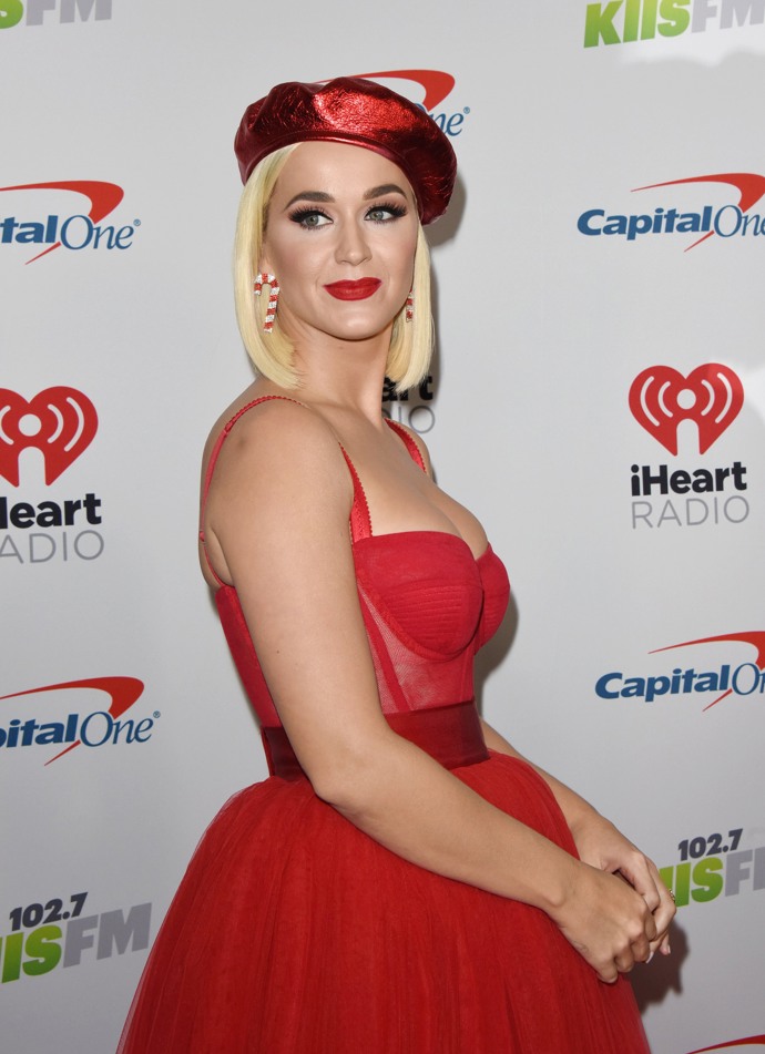 Trend krátkého sestřihu se nevyhnul ani zpěvačce Katy Perry (37).