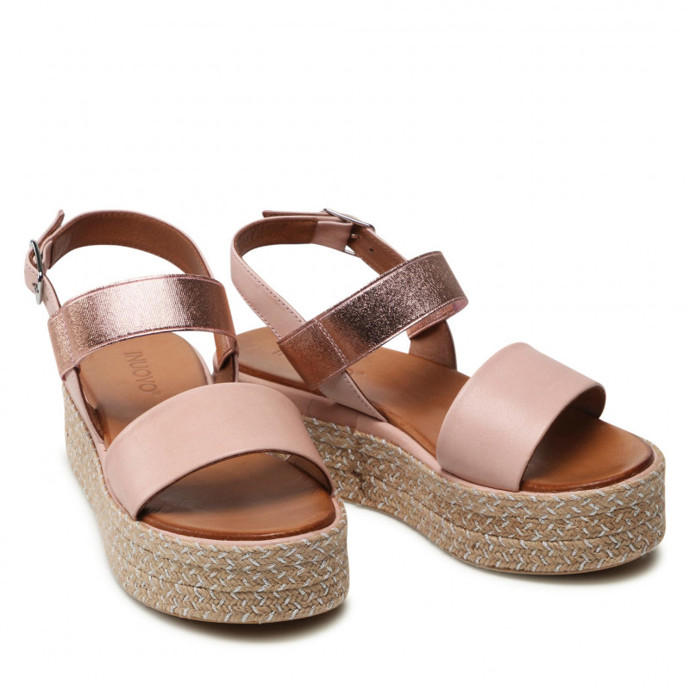 Růžové sandály na platformě. INUOVO, 2405 Kč