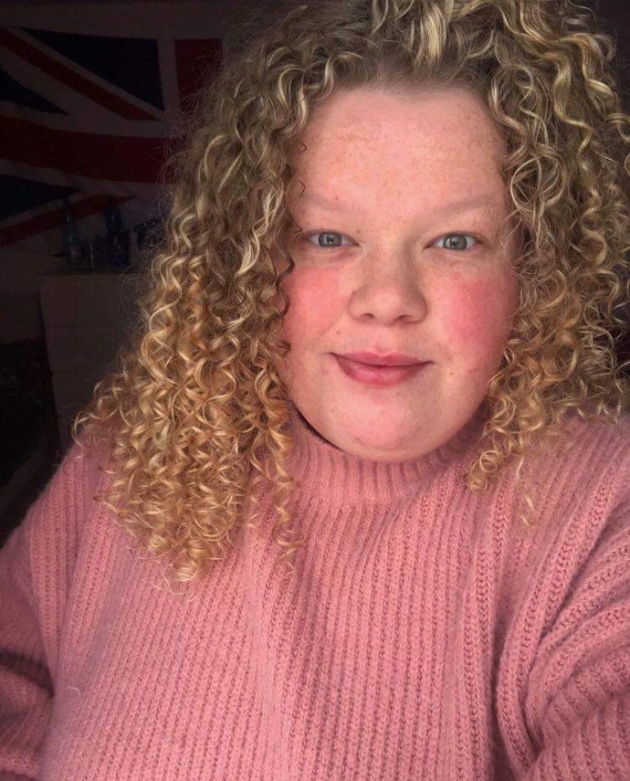 Jak sama říká, z modelek na Instagramu si nic nedělá. Díky své postavě dostává více rolí v divadle a na své křivky je hrdá. Miluje růžovou, sukně a šaty.