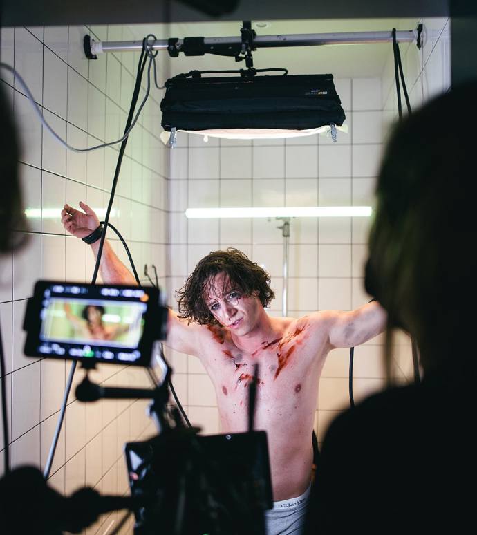 Ve videoklipu Svítání si Milan Peroutka splnil svůj hororový sen.