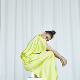 Nyní například nafotila sérii módních fotografií, na kterých vynesla modely z dílny návrháře Zoltána Tótha a také kolekci nových luxusních hodinek.