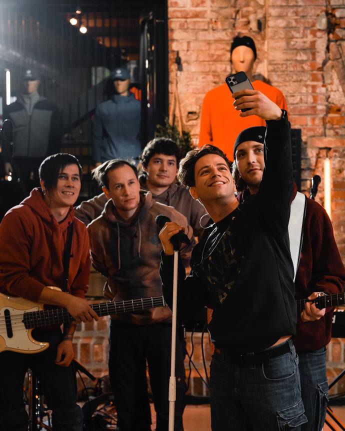 Jako ryba ve vodě se Milan Peroutka cítí ve své kapele Perutě.
