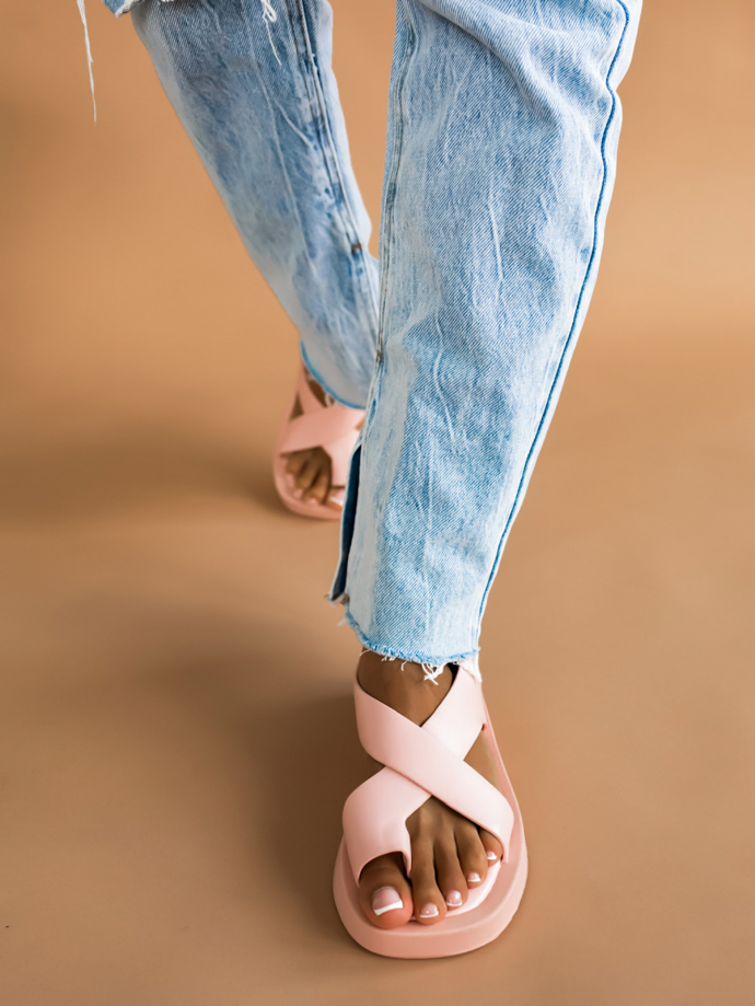 Světle růžové páskové sandály. Erika FASHION, 510 Kč