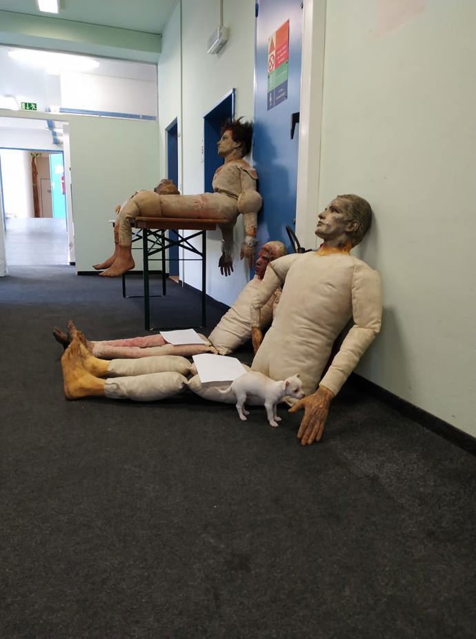 Natáčení televizní série o Marii Terezii si žádalo desítky mrtvol. Diváci se museli v záběrech spokojit s figurínami. Čenda tenkrát na všechno dohlížel.