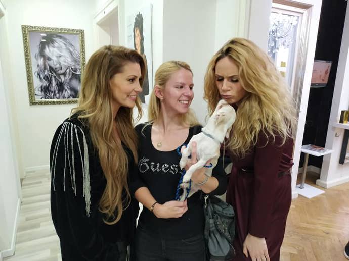 Čenda je velmi společenský tvor a když mu někdo nabízí pusinku, prostě neodolá a jde do toho také.