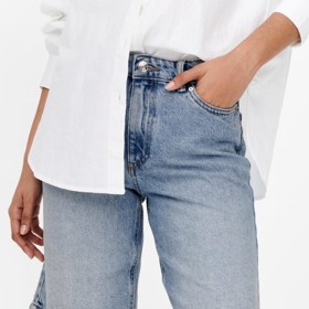 Světle modré džínové bermudy. ONLY, 599 Kč