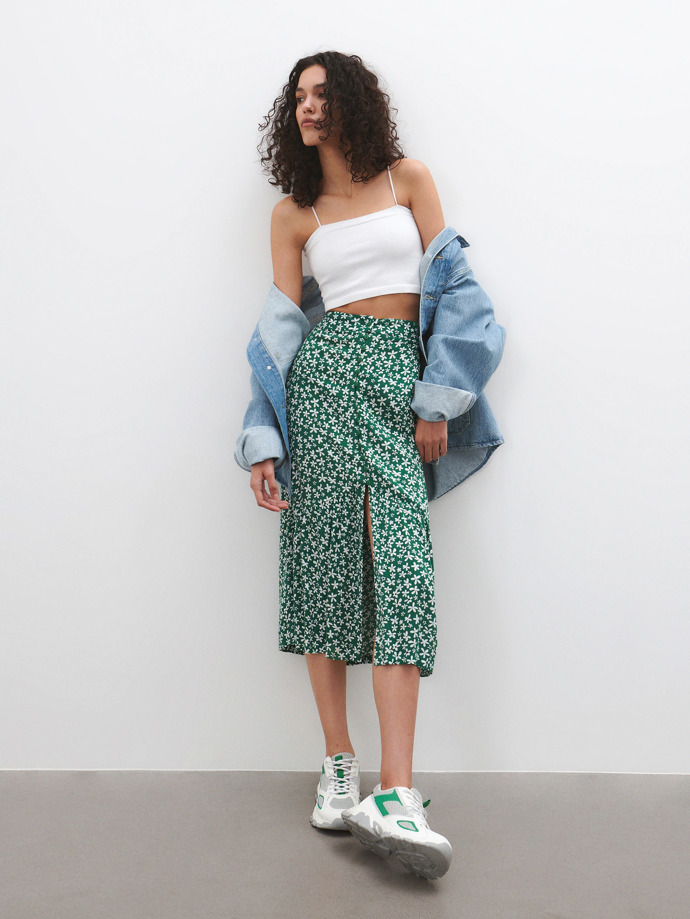 Zelená viskózová sukně pod kolena. Reserved, 459 Kč