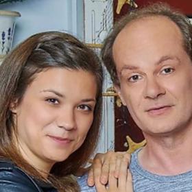 Bedřich (Adrian Jastraban) a Alice (Eva Hacurová) to spolu táhli dva a půl roku.