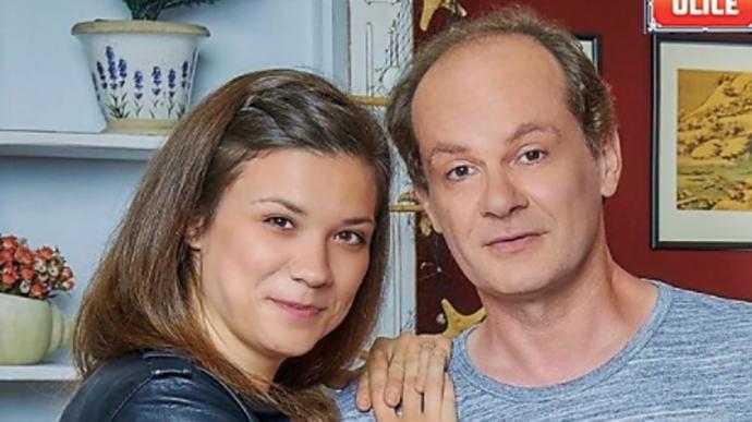 Bedřich (Adrian Jastraban) a Alice (Eva Hacurová) to spolu táhli dva a půl roku.
