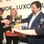 U příležitosti šedesátin nedávno Michal Viewegh pokřtil knihu, která se příznačně jmenuje Děravé paměti.