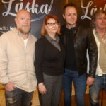 Ředitel divadla Michal Kocourek (vlevo) pózuje se spisovatelkou Uljanou Donátovou.