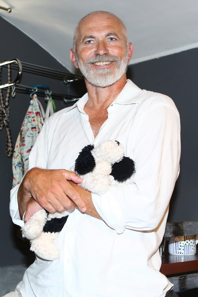 Většina zoologických zahrad například podle něj není k chovu určitých druhů zvířat vhodná.