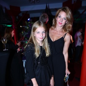 Třináctiletá dcera Mája nechodí s maminkou do společnosti příliš často.