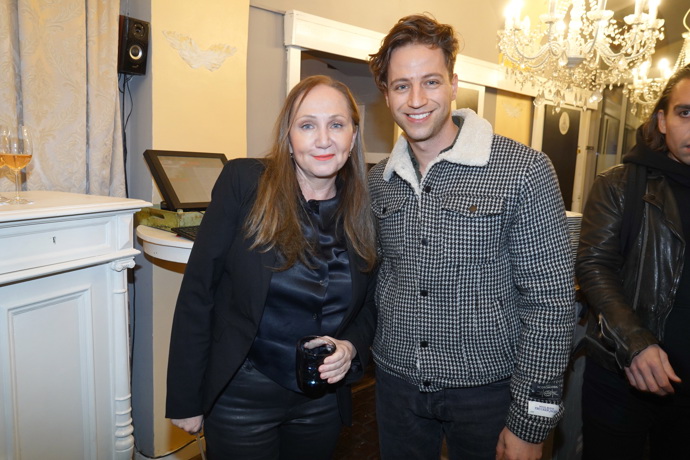 Milan Peroutka kamarádí také s Bárou Basikovou. Nesměl chybět na křtu její knihy.