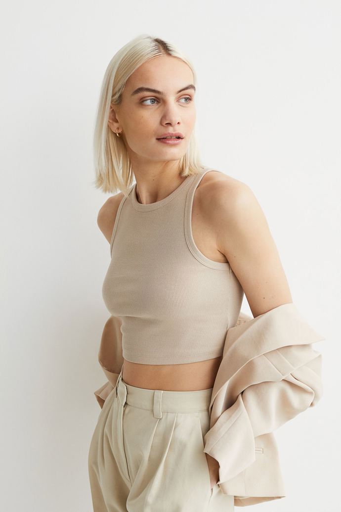 Světle béžový crop top. H&M, 99 Kč