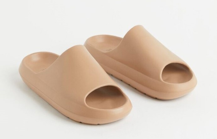 Dámské béžové pantofle. H&M, 299 Kč