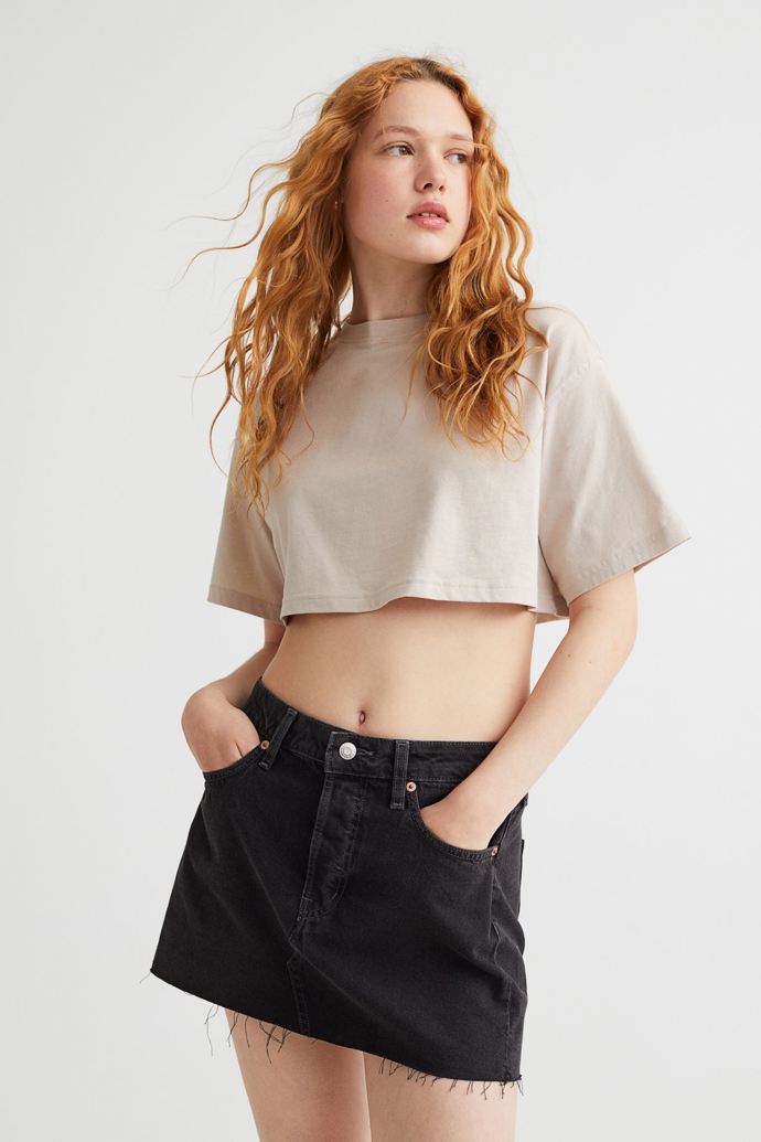 Černá džínová low waist sukně. H&M, 499 Kč
