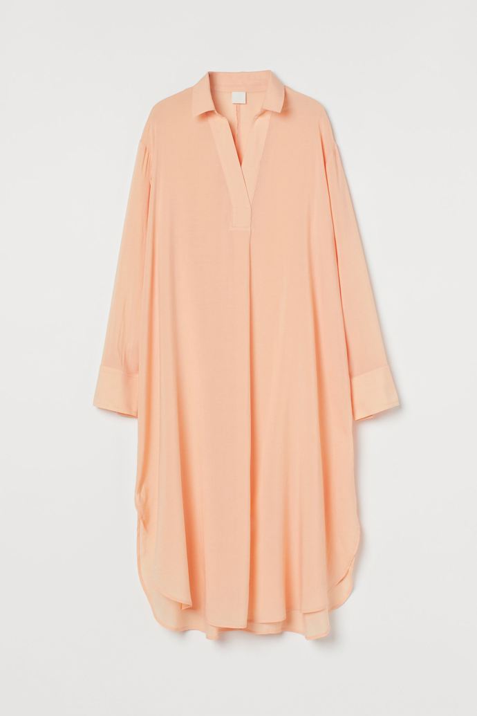 Lehké meruňkové košilové šaty. H&M, 749 Kč