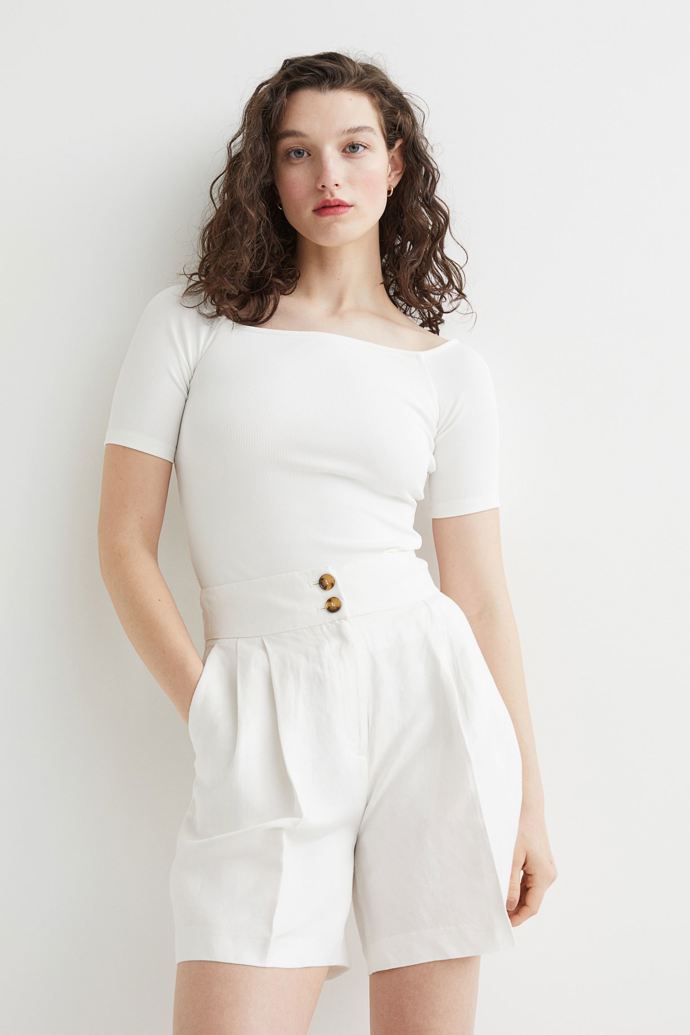 Bílé široké šortky z lněné směsi. H&M, 699 Kč