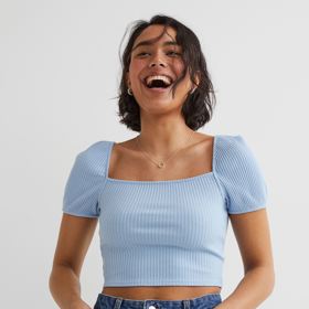 Bleděmodrý žebrovaný top. H&M, 249 Kč